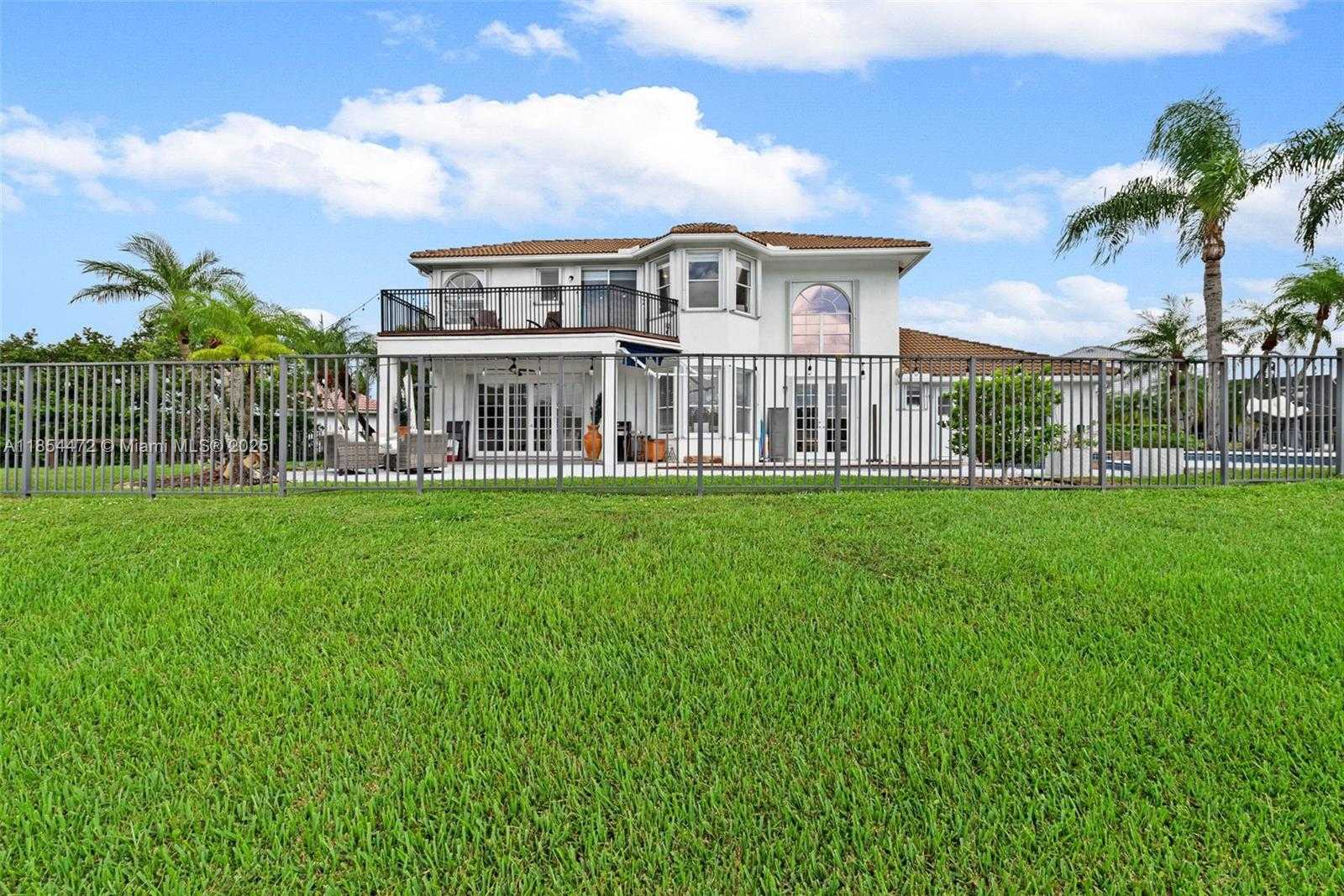 Small Image of 3249 MUIRFIELD, Weston Number 38