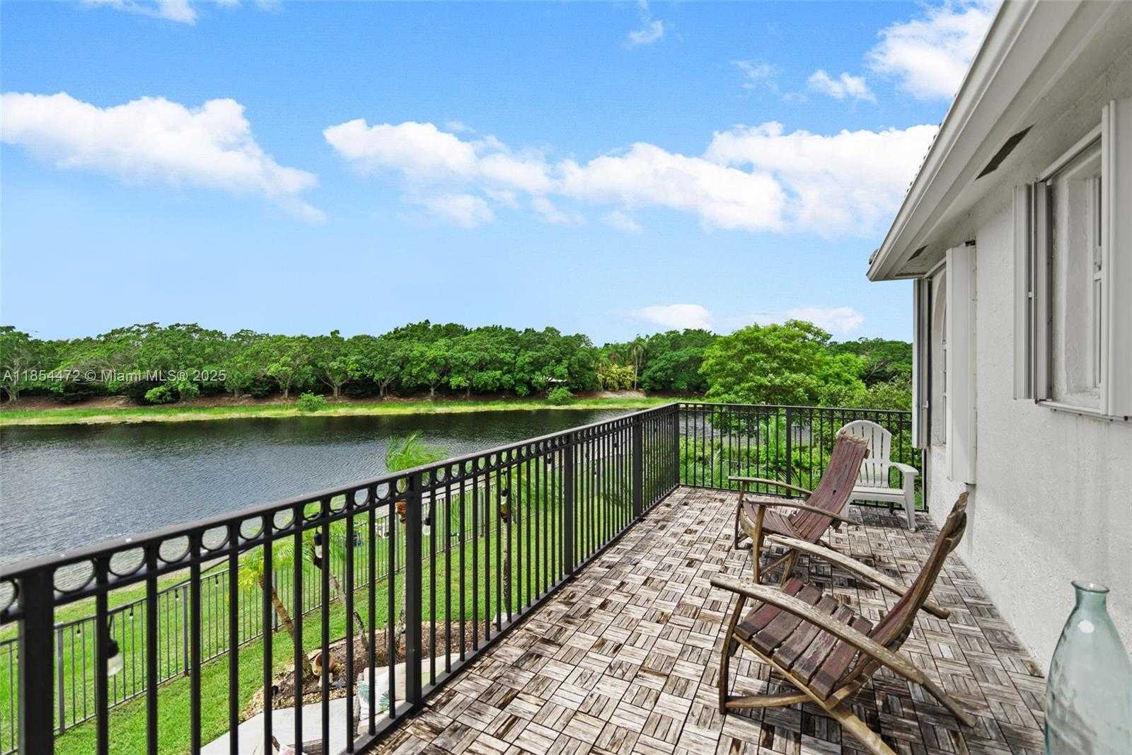 Small Image of 3249 MUIRFIELD, Weston Number 5