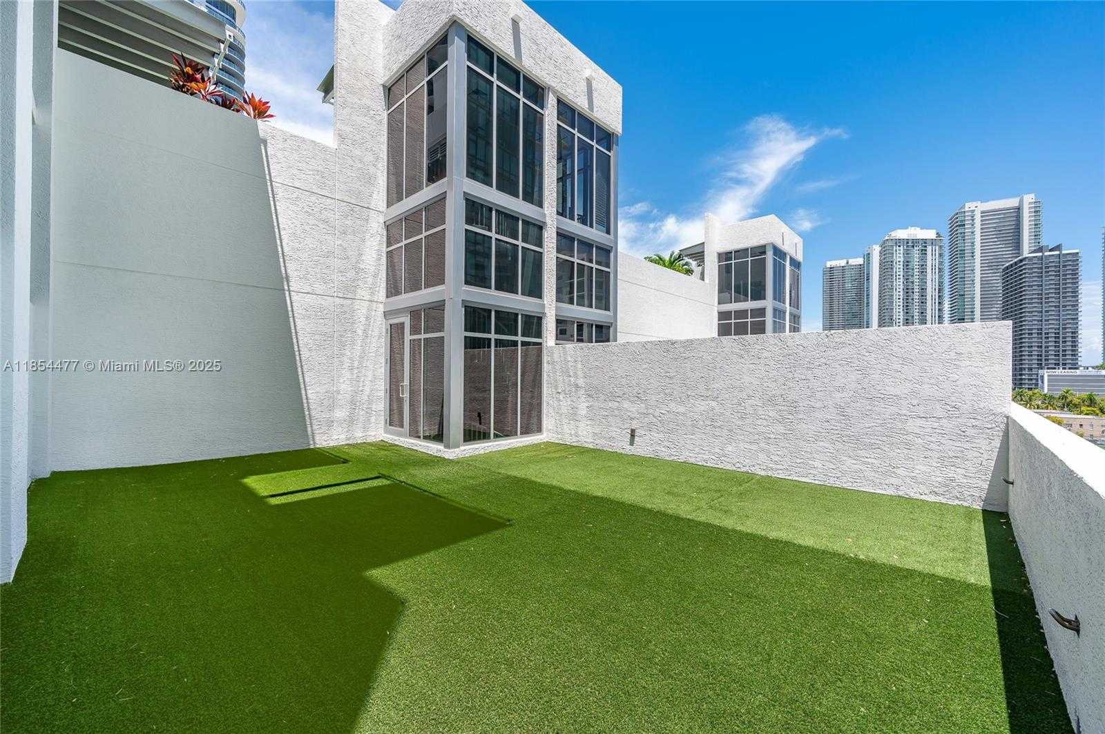 Small Image of 3301 NORTH EAST 1ST AVE #L04PH4, Miami Number 17