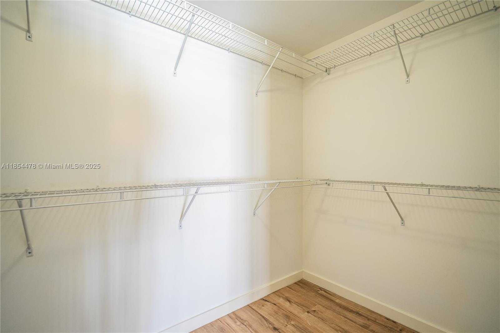 Small Image of 300 MAJORCA AVE #305, Coral Gables Number 17