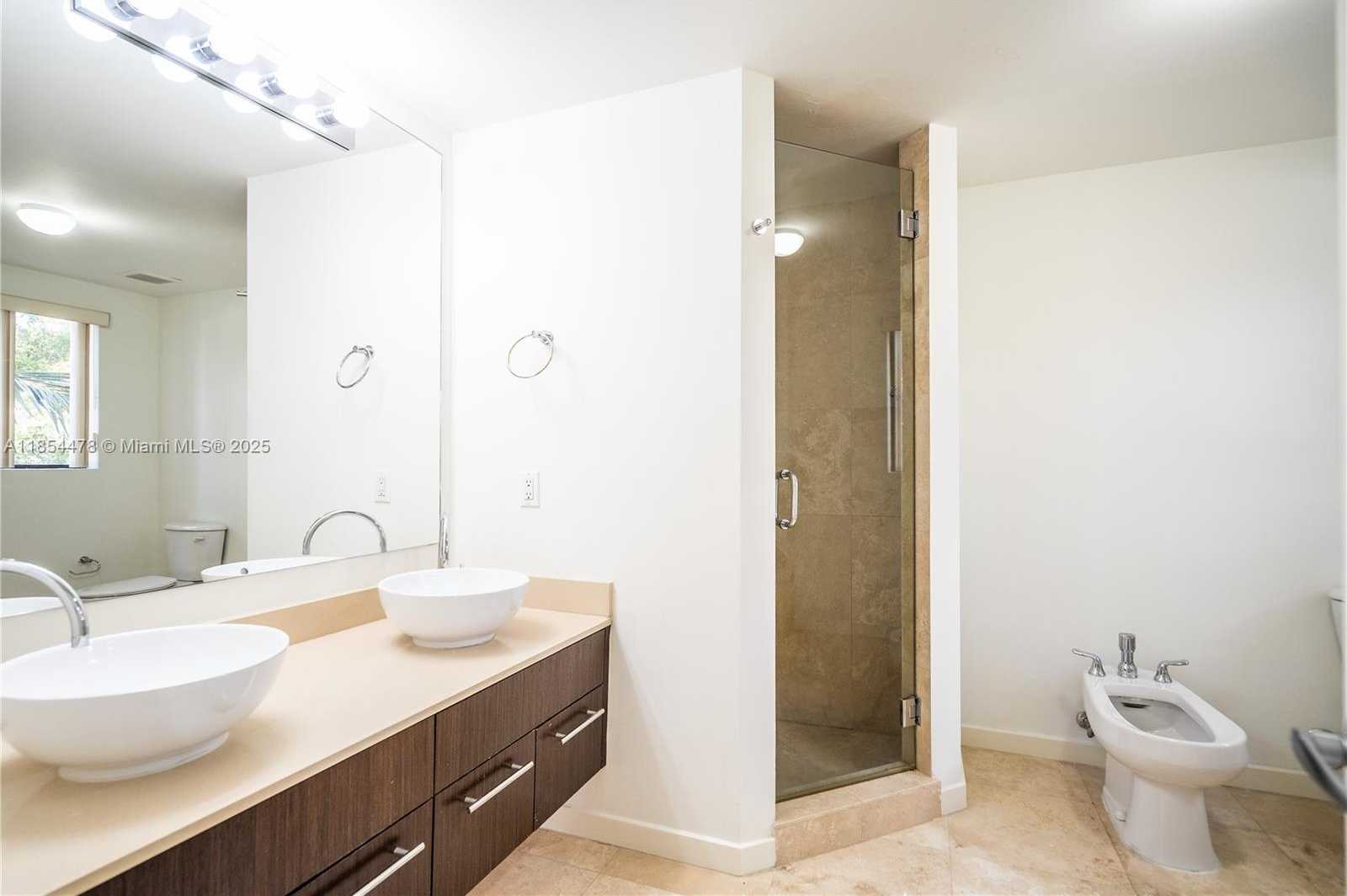 Small Image of 300 MAJORCA AVE #305, Coral Gables Number 18