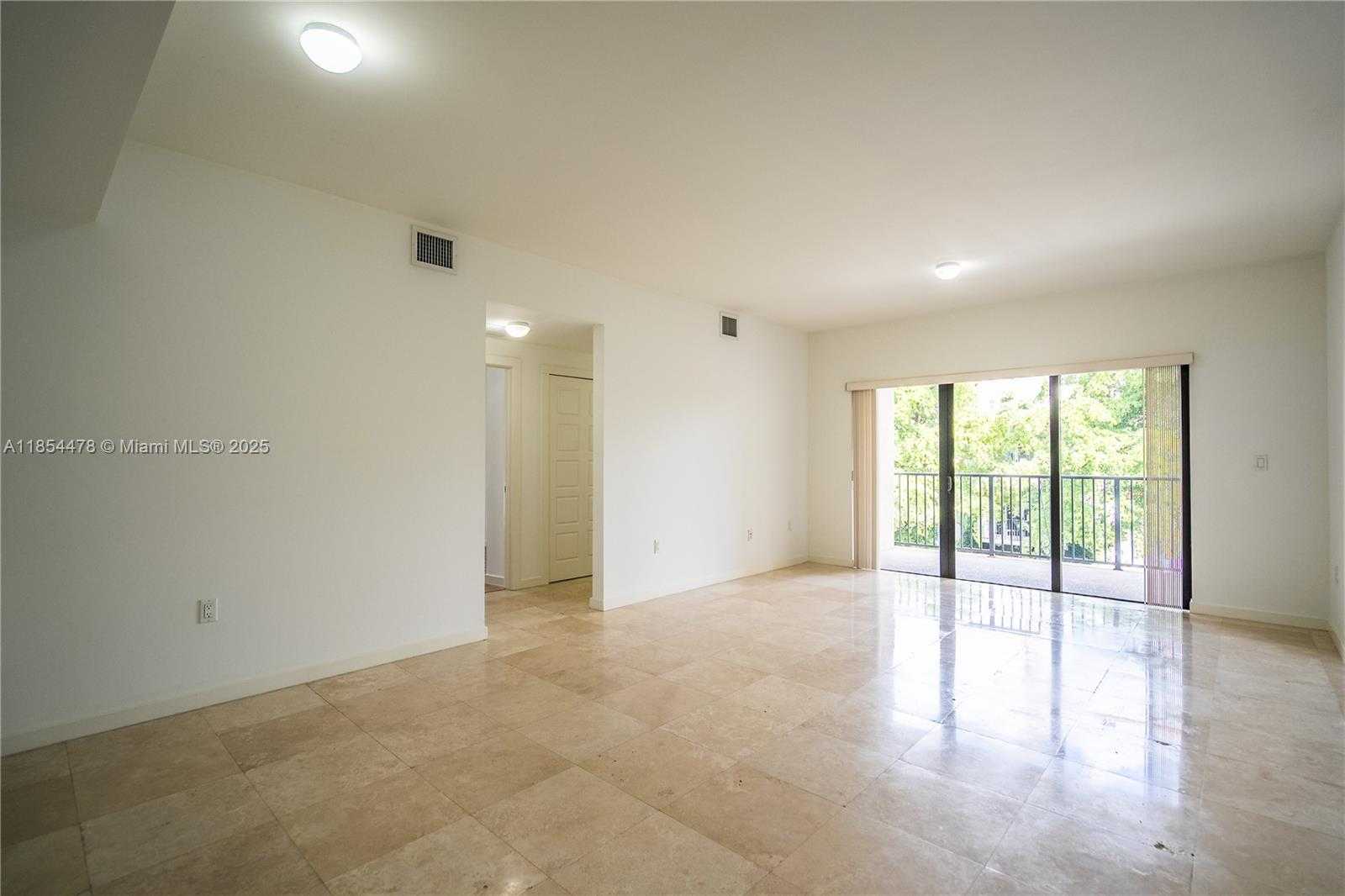 Small Image of 300 MAJORCA AVE #305, Coral Gables Number 2