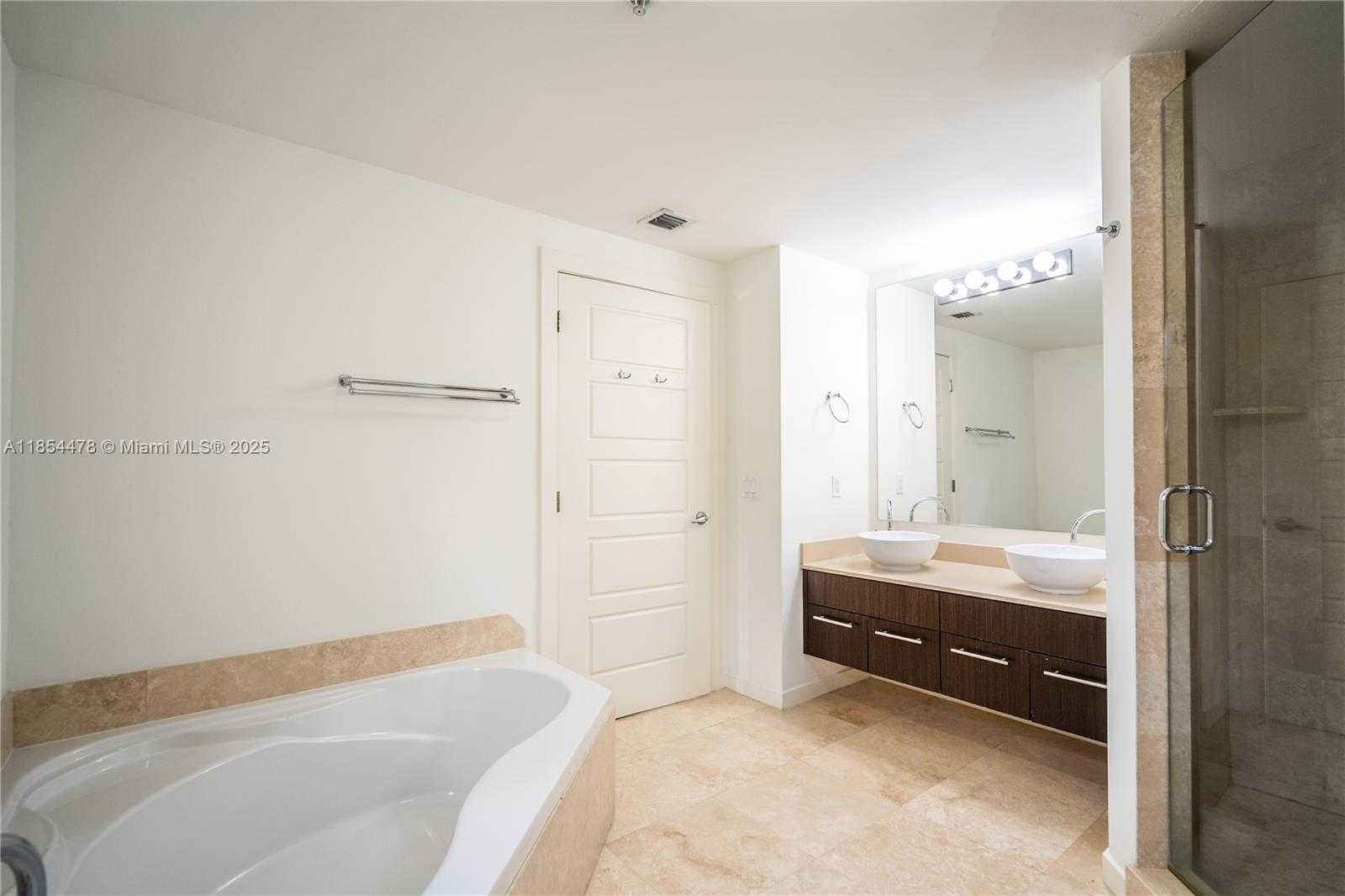 Small Image of 300 MAJORCA AVE #305, Coral Gables Number 20