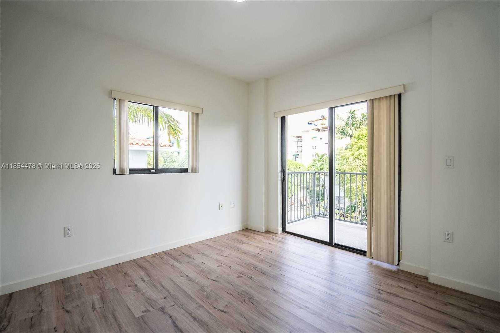 Small Image of 300 MAJORCA AVE #305, Coral Gables Number 21