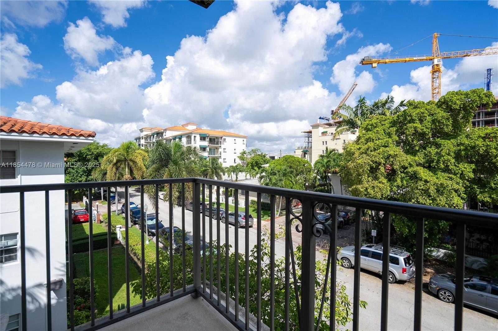 Small Image of 300 MAJORCA AVE #305, Coral Gables Number 22