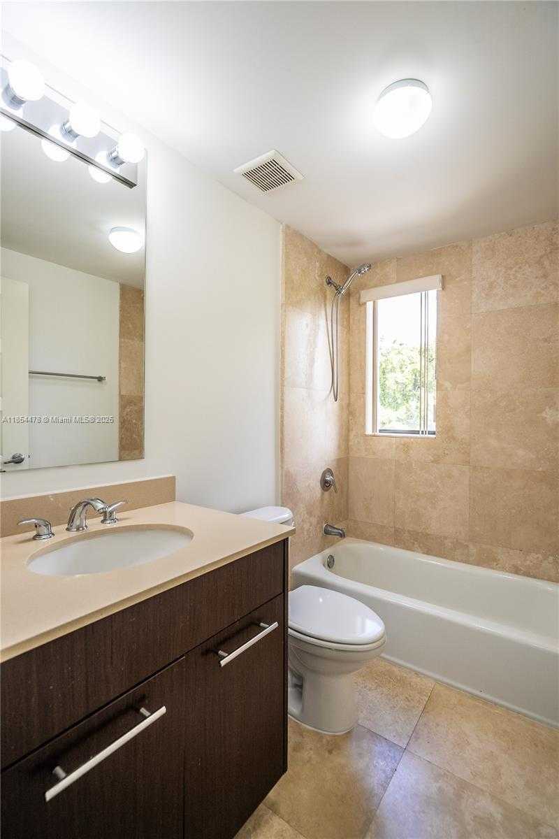 Small Image of 300 MAJORCA AVE #305, Coral Gables Number 27