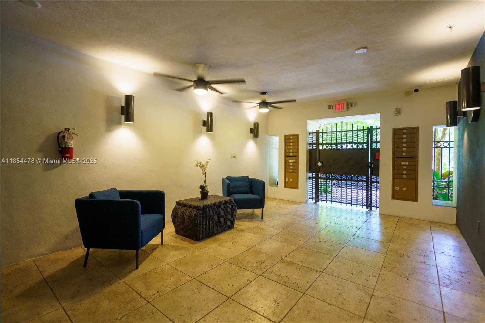 Small Image of 300 MAJORCA AVE #305, Coral Gables Number 32