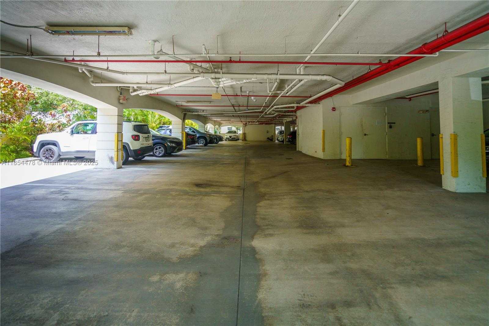 Small Image of 300 MAJORCA AVE #305, Coral Gables Number 34