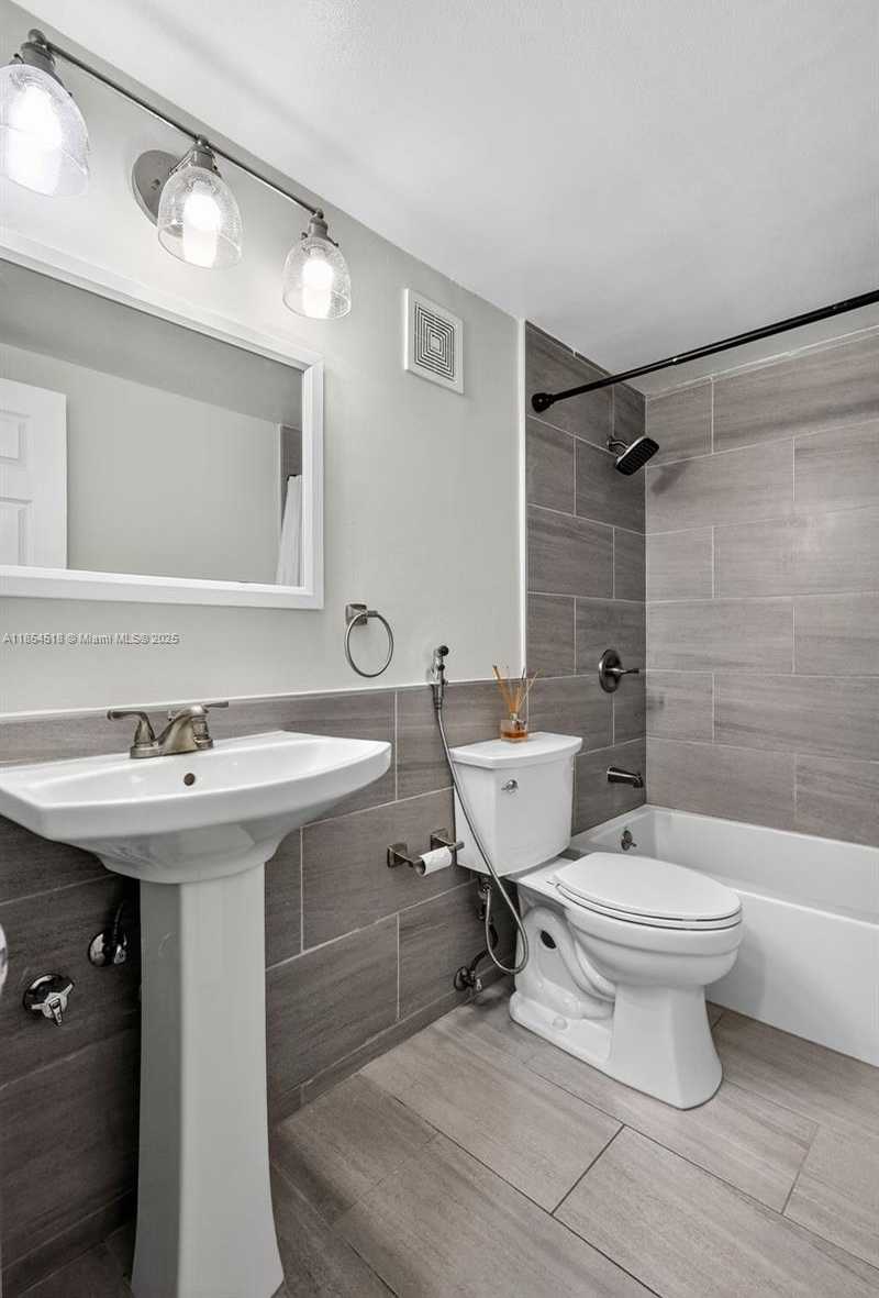 Small Image of 7705 CAMINO REAL #B204, Miami Number 11