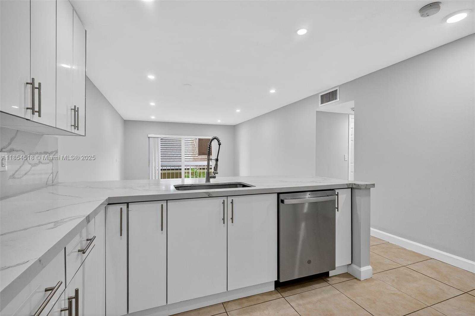 Small Image of 7705 CAMINO REAL #B204, Miami Number 4