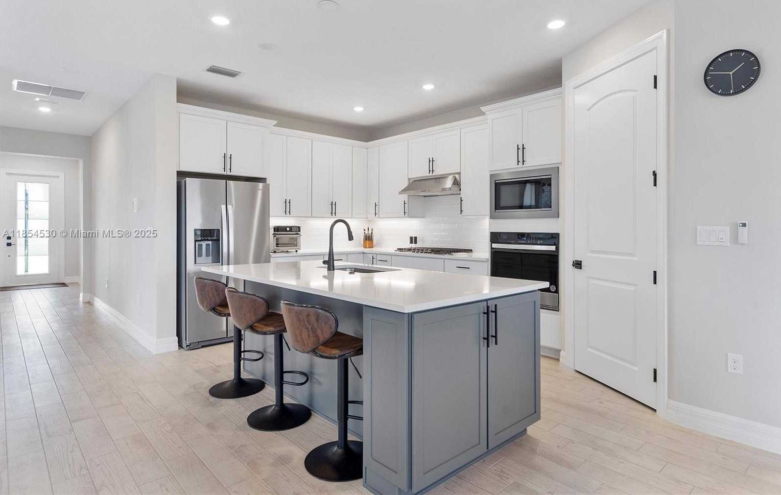 Small Image of 4434 TACOMA PARK DR, Oakland Park Number 10