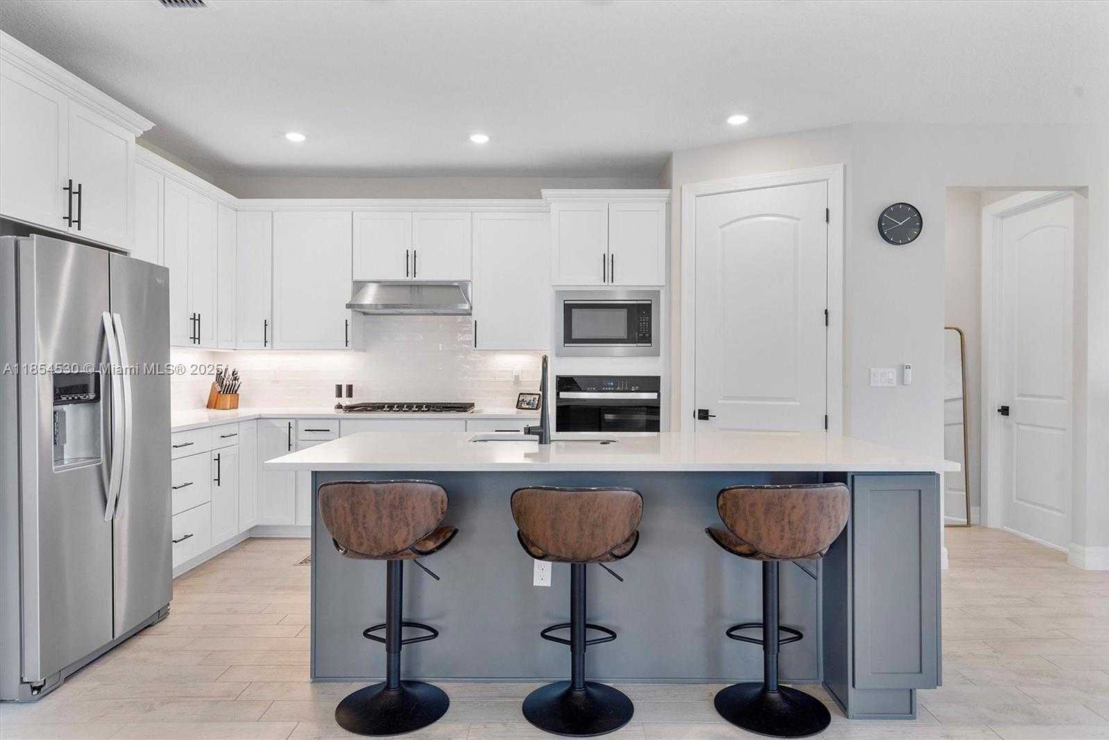 Small Image of 4434 TACOMA PARK DR, Oakland Park Number 11