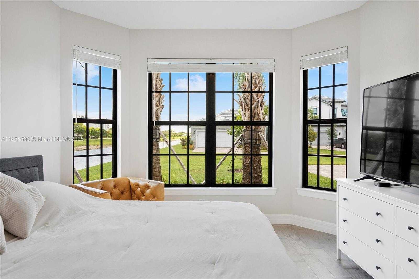 Small Image of 4434 TACOMA PARK DR, Oakland Park Number 19