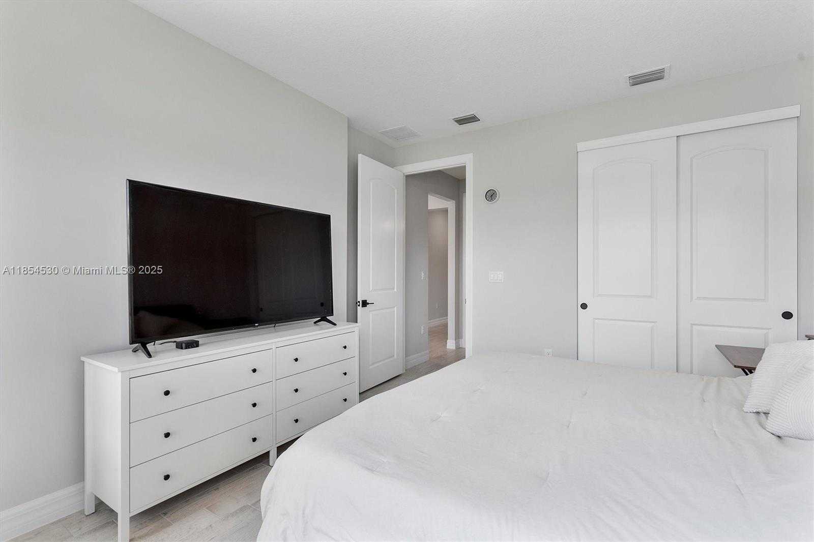 Small Image of 4434 TACOMA PARK DR, Oakland Park Number 21