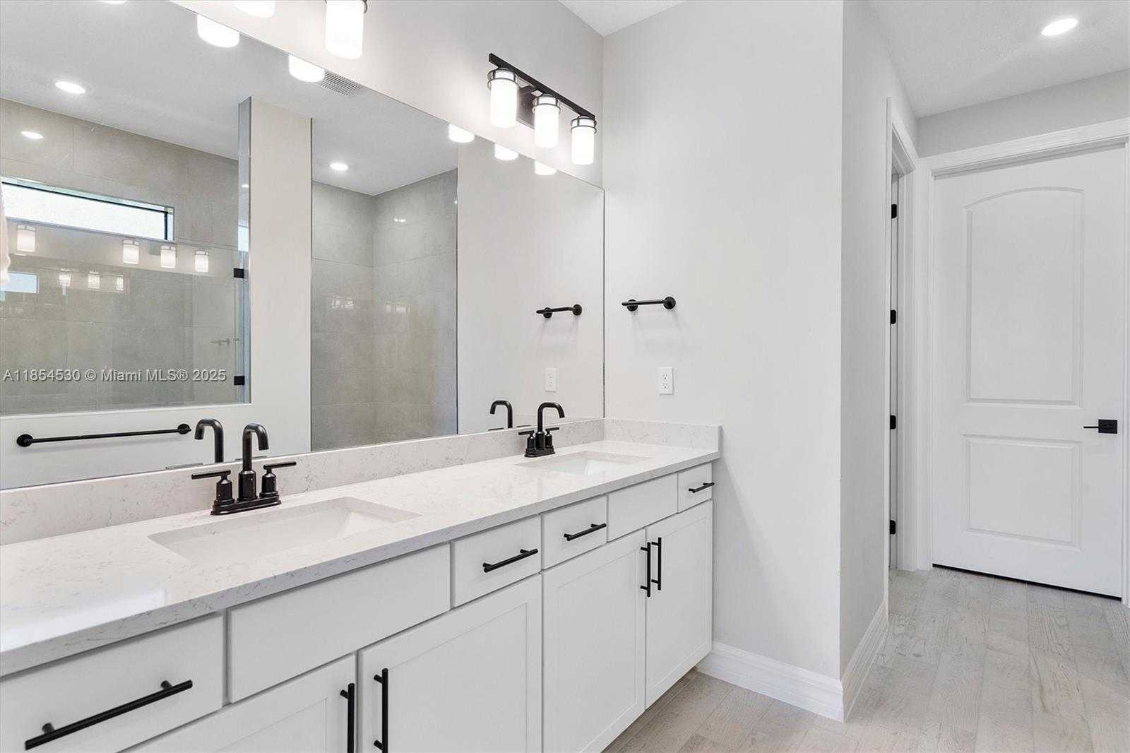 Small Image of 4434 TACOMA PARK DR, Oakland Park Number 27