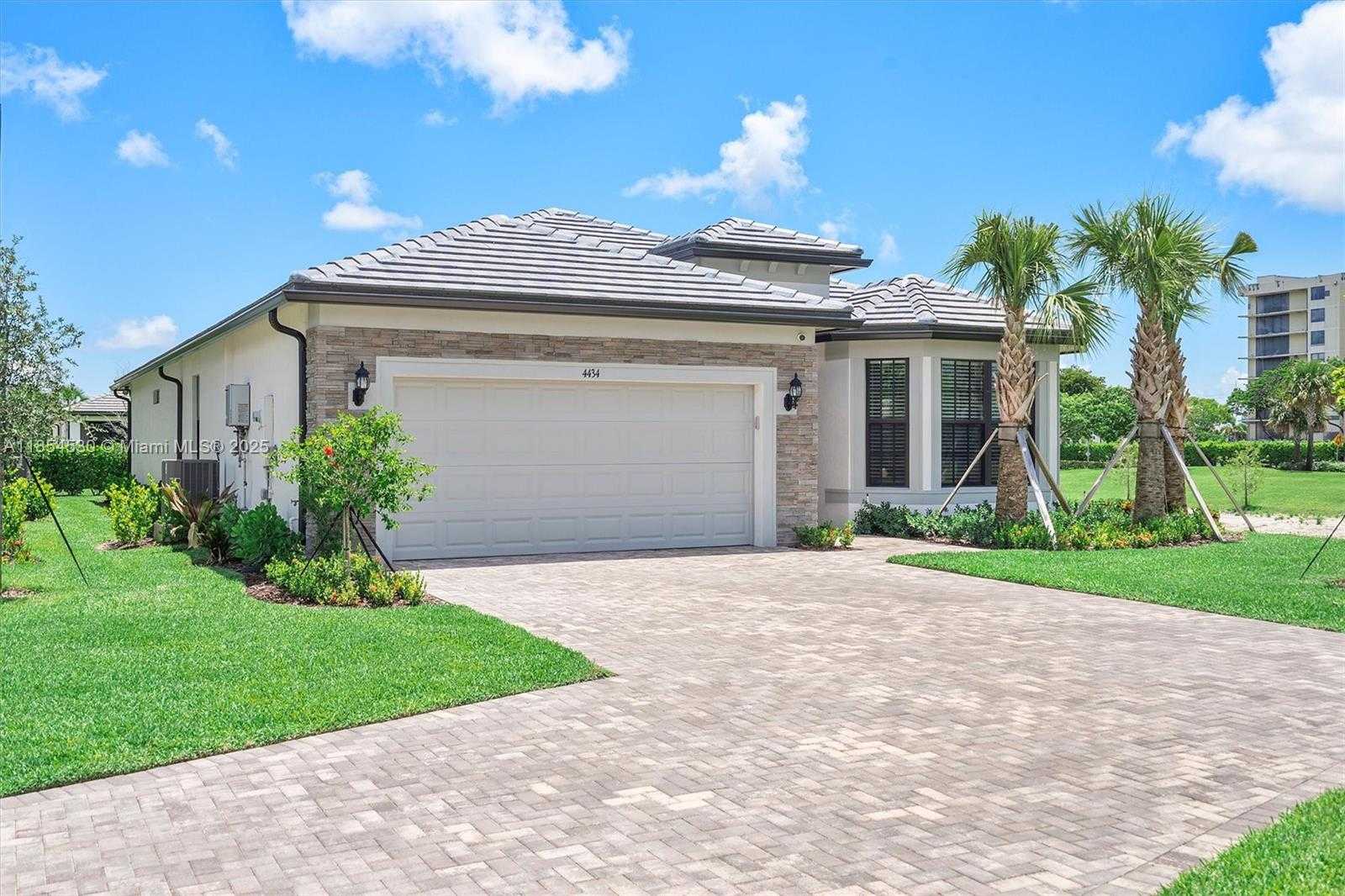 Small Image of 4434 TACOMA PARK DR, Oakland Park Number 3