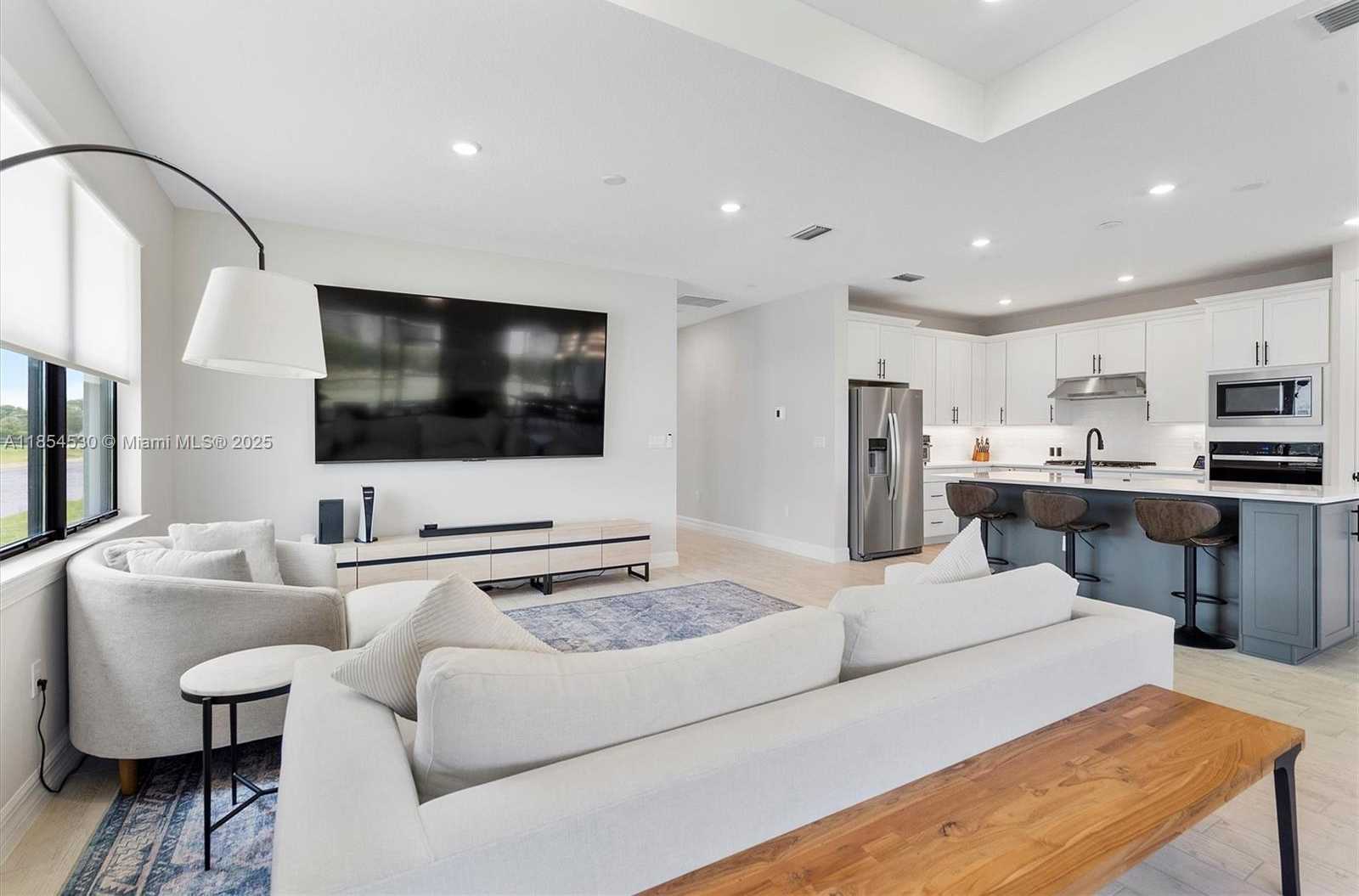 Small Image of 4434 TACOMA PARK DR, Oakland Park Number 8