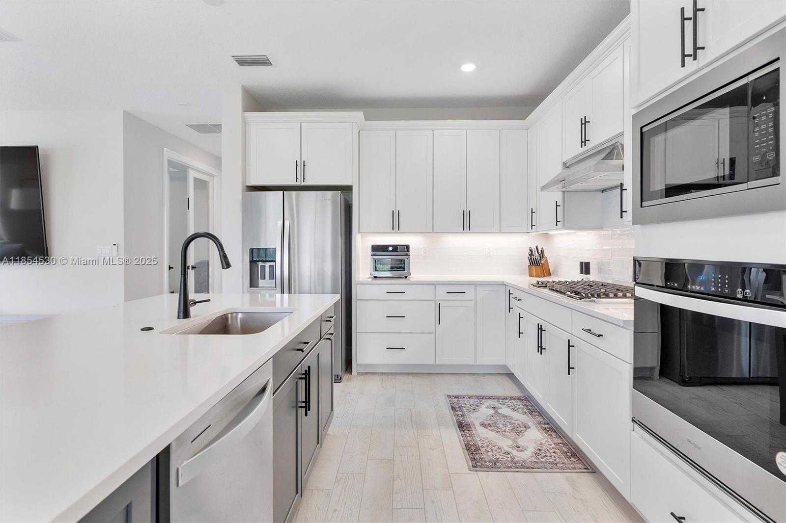 Small Image of 4434 TACOMA PARK DR, Oakland Park Number 9
