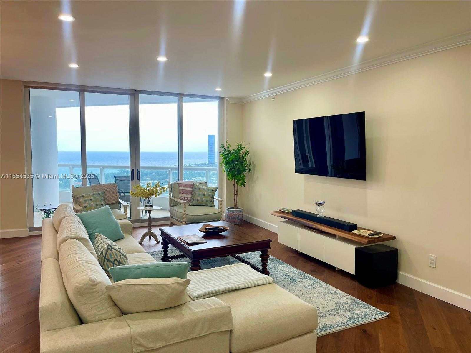 Small Image of 21050 POINT PL #2803, Aventura Number 2