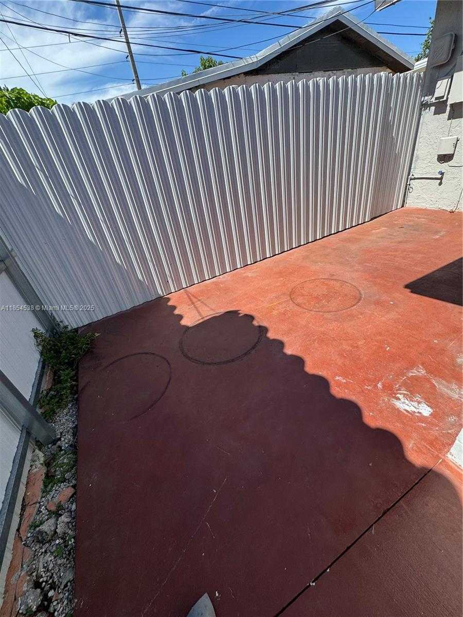 Small Image of 7135 SOUTH WEST 13TH ST, Miami Number 13