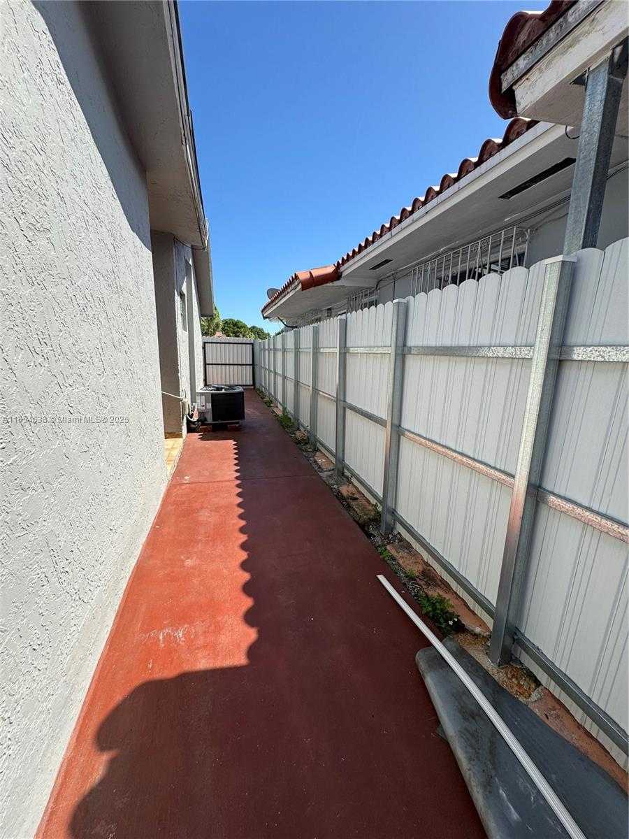 Small Image of 7135 SOUTH WEST 13TH ST, Miami Number 16