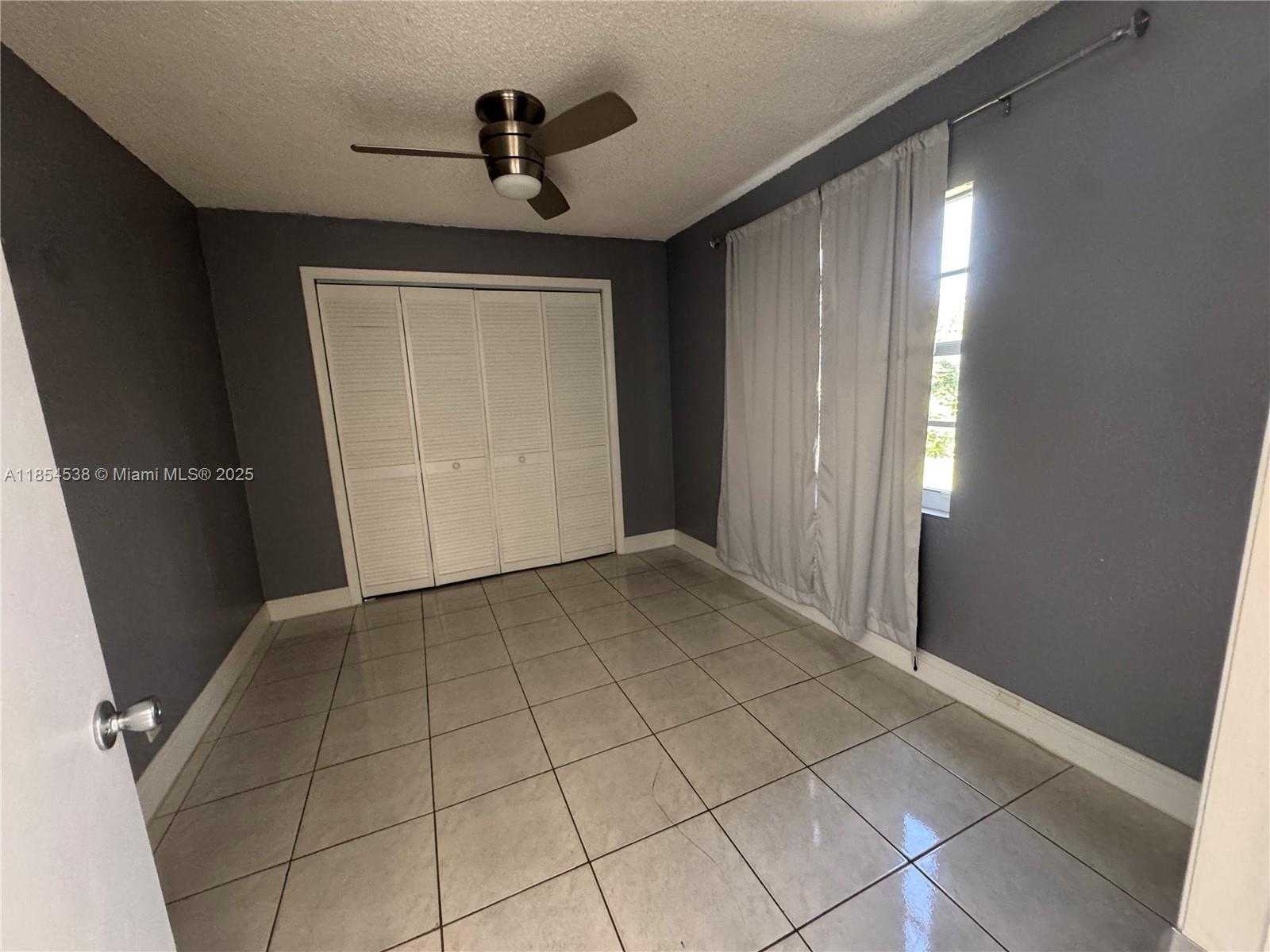 Small Image of 7135 SOUTH WEST 13TH ST, Miami Number 4