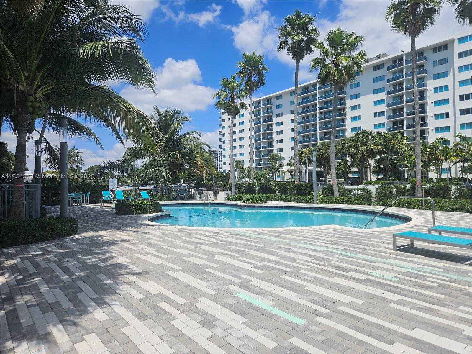 Small Image of 7501 EAST TREASURE DR #1L, North Bay Village Number 4