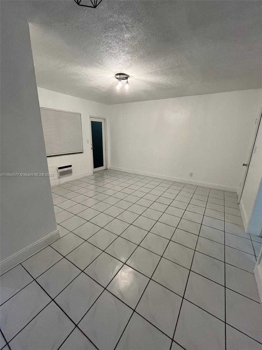 Small Image of 7155 RUE NOTRE DAME #4, Miami Beach Number 2