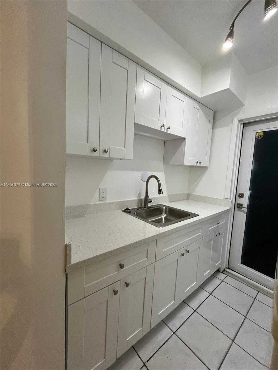 Small Image of 7155 RUE NOTRE DAME #4, Miami Beach Number 5