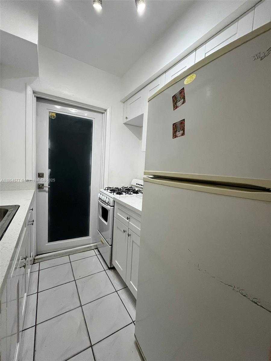 Small Image of 7155 RUE NOTRE DAME #4, Miami Beach Number 6