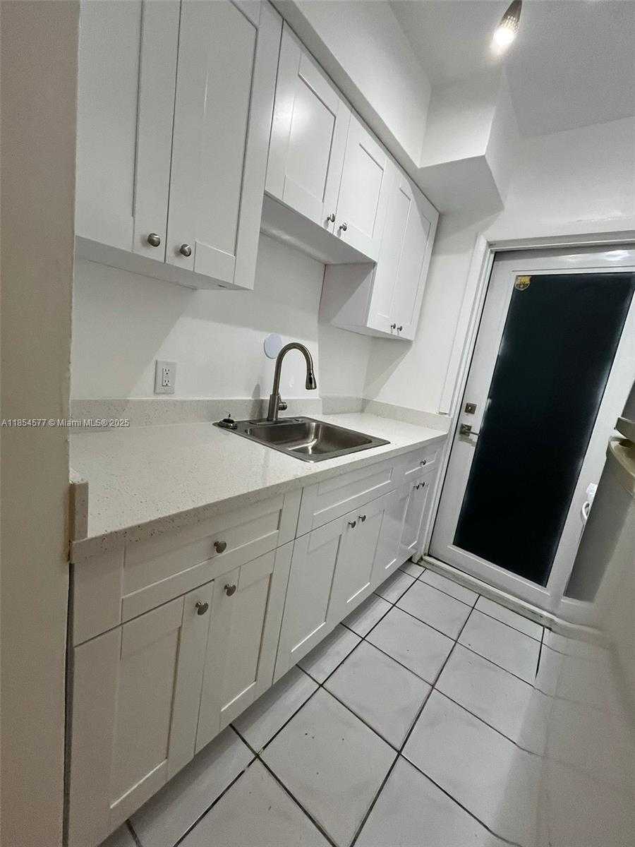 Small Image of 7155 RUE NOTRE DAME #4, Miami Beach Number 7