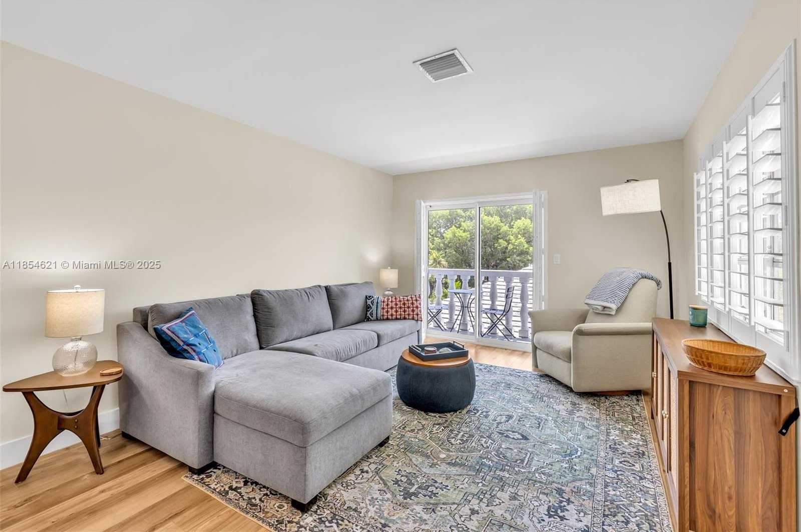 Small Image of 1150 MADRUGA AVE #A304, Coral Gables Number 3