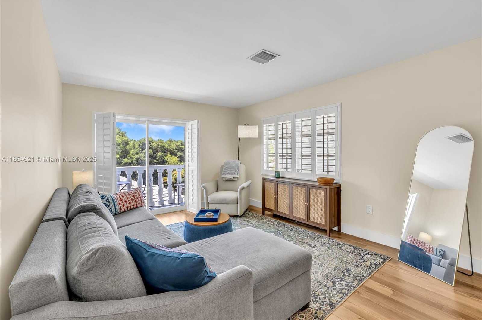 Small Image of 1150 MADRUGA AVE #A304, Coral Gables Number 4