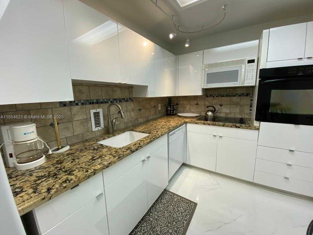 Small Image of 4001 SOUTH OCEAN DR #10F, Hollywood Number 3