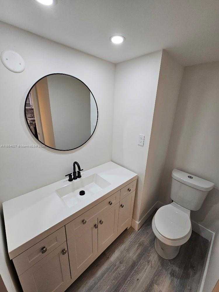 Small Image of 18021 BISCAYNE BLVD #1903, Aventura Number 11