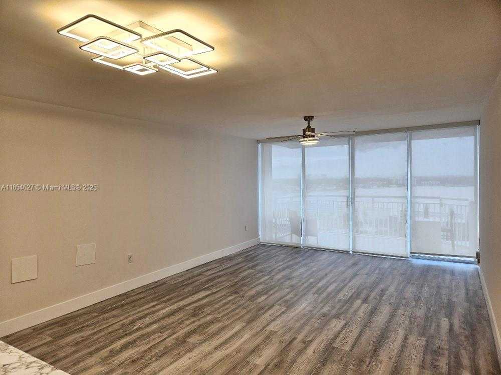 Small Image of 18021 BISCAYNE BLVD #1903, Aventura Number 3