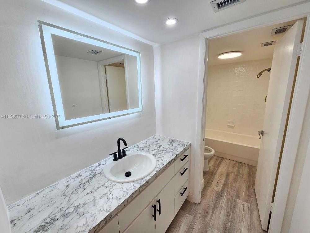 Small Image of 18021 BISCAYNE BLVD #1903, Aventura Number 8