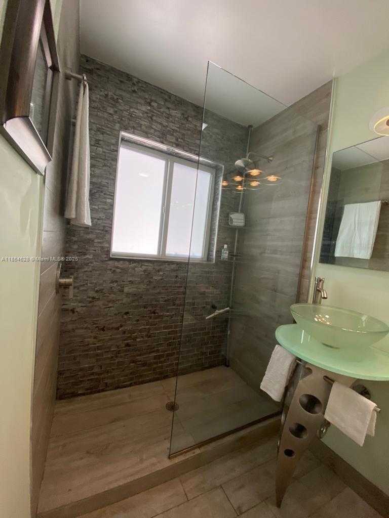 Small Image of 1350 NORTH EAST 30TH ST, Oakland Park Number 17