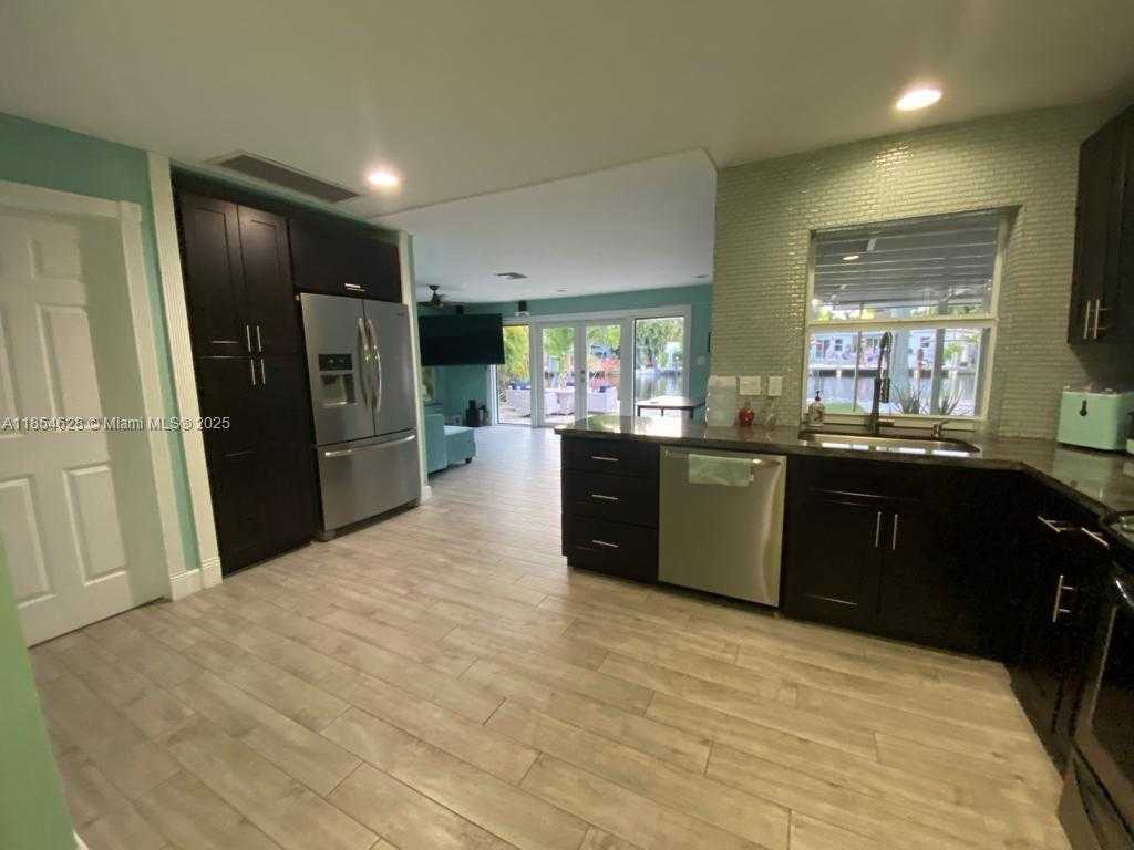 Small Image of 1350 NORTH EAST 30TH ST, Oakland Park Number 8
