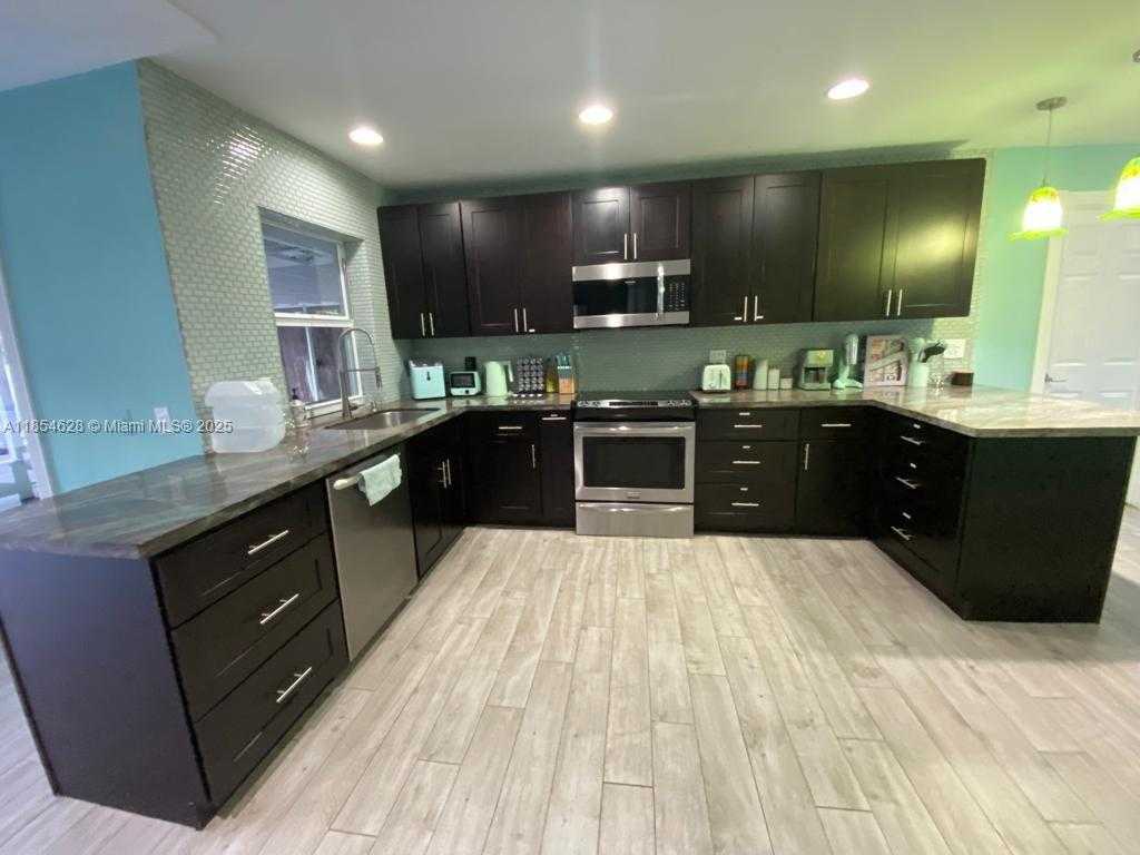 Small Image of 1350 NORTH EAST 30TH ST, Oakland Park Number 9