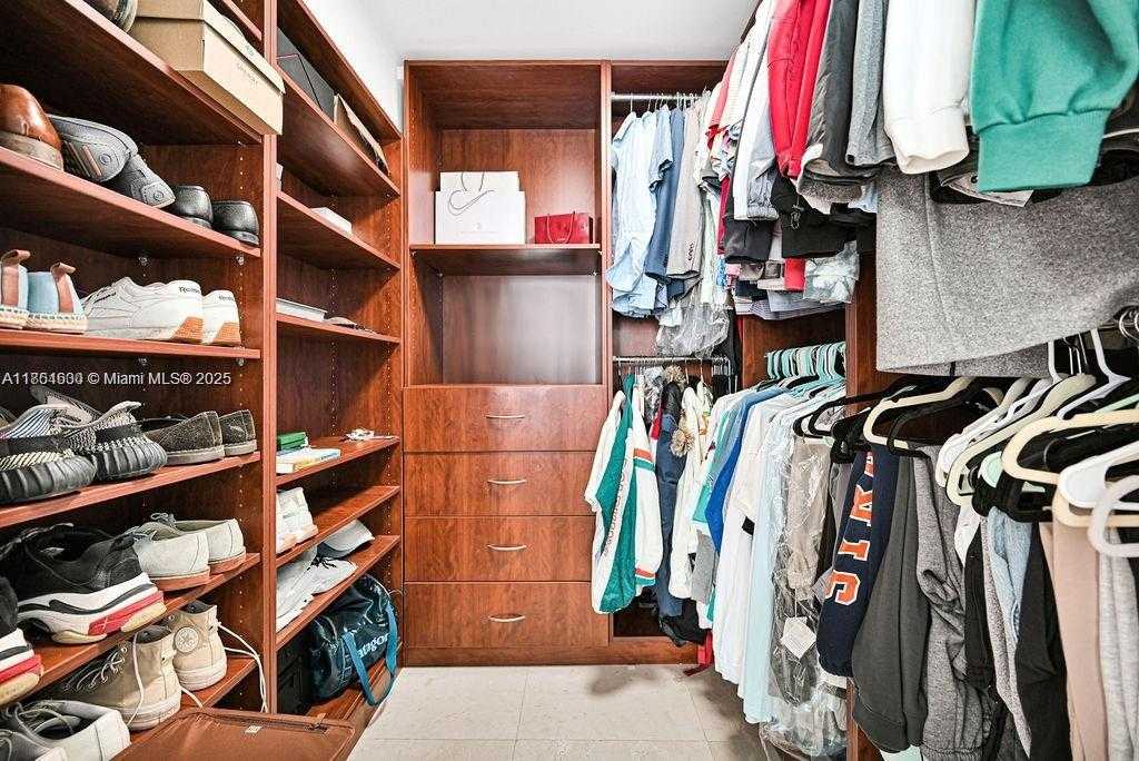Small Image of 1155 BRICKELL BAY DR #2004, Miami Number 18