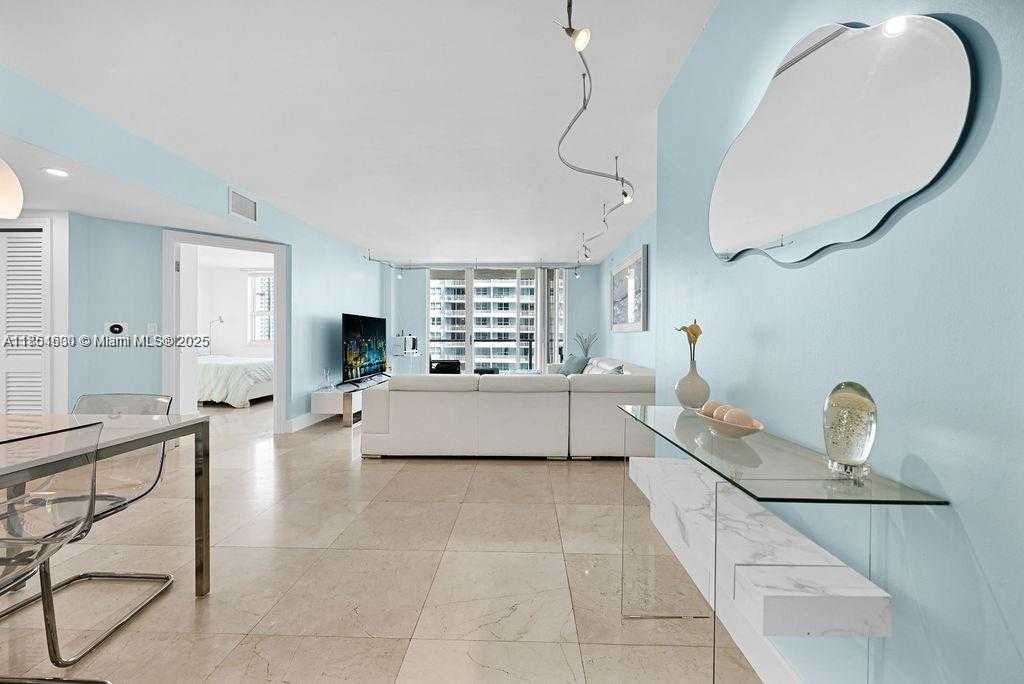 Small Image of 1155 BRICKELL BAY DR #2004, Miami Number 2