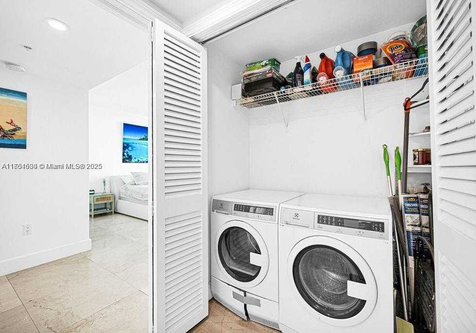 Small Image of 1155 BRICKELL BAY DR #2004, Miami Number 20
