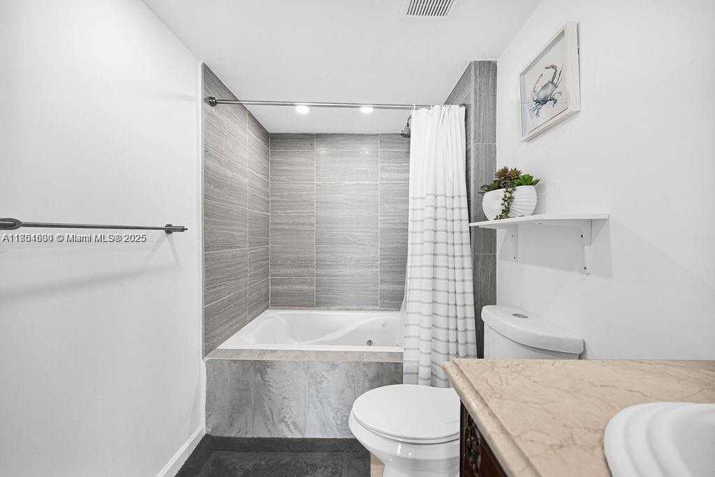 Small Image of 1155 BRICKELL BAY DR #2004, Miami Number 23