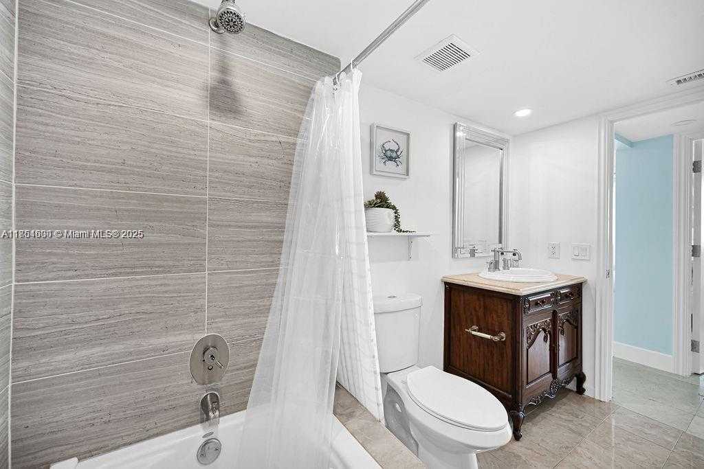 Small Image of 1155 BRICKELL BAY DR #2004, Miami Number 24