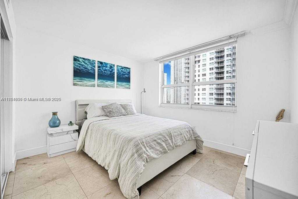 Small Image of 1155 BRICKELL BAY DR #2004, Miami Number 25