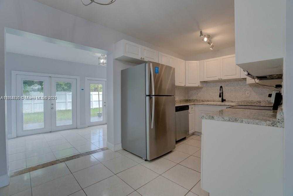 Small Image of 1155 BRICKELL BAY DR #2004, Miami Number 29