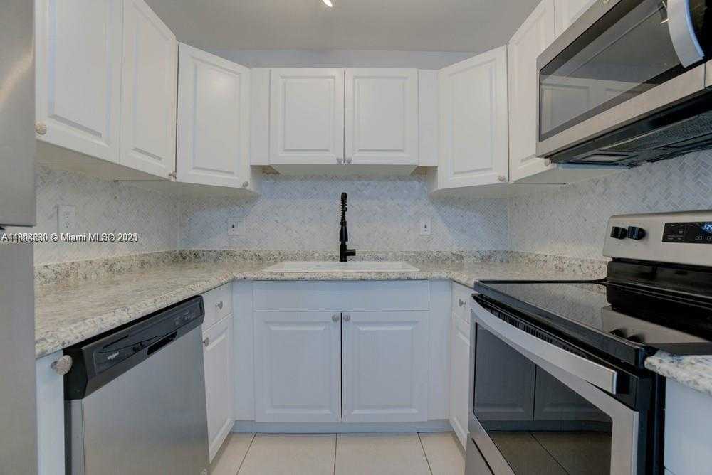 Small Image of 1155 BRICKELL BAY DR #2004, Miami Number 30