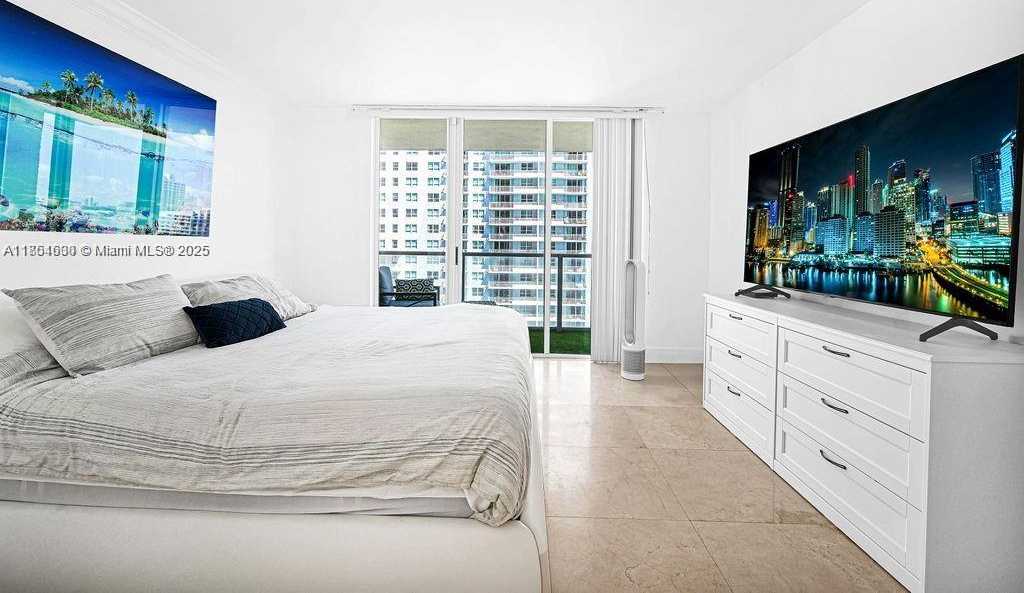 Small Image of 1155 BRICKELL BAY DR #2004, Miami Number 5