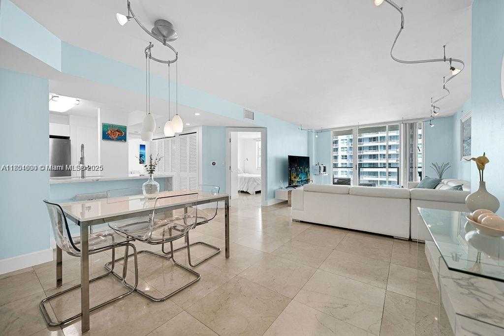 Small Image of 1155 BRICKELL BAY DR #2004, Miami Number 7
